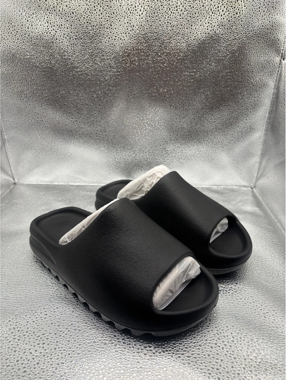 YS-01 black Yeezy slide size 7